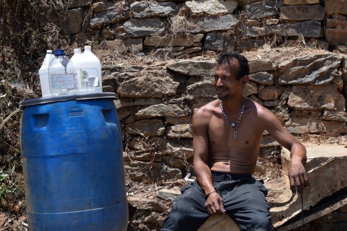 Juan, 41-years-old, starts collecting water at 7am, on and off he has spent nearly two months without water, “in my house we are seven, and we need to collect water for the toilets, washing dishes, cl