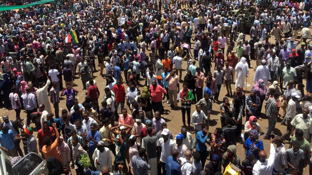 Protesters in front of the military headquarters in the capital Khartoum [AFP]