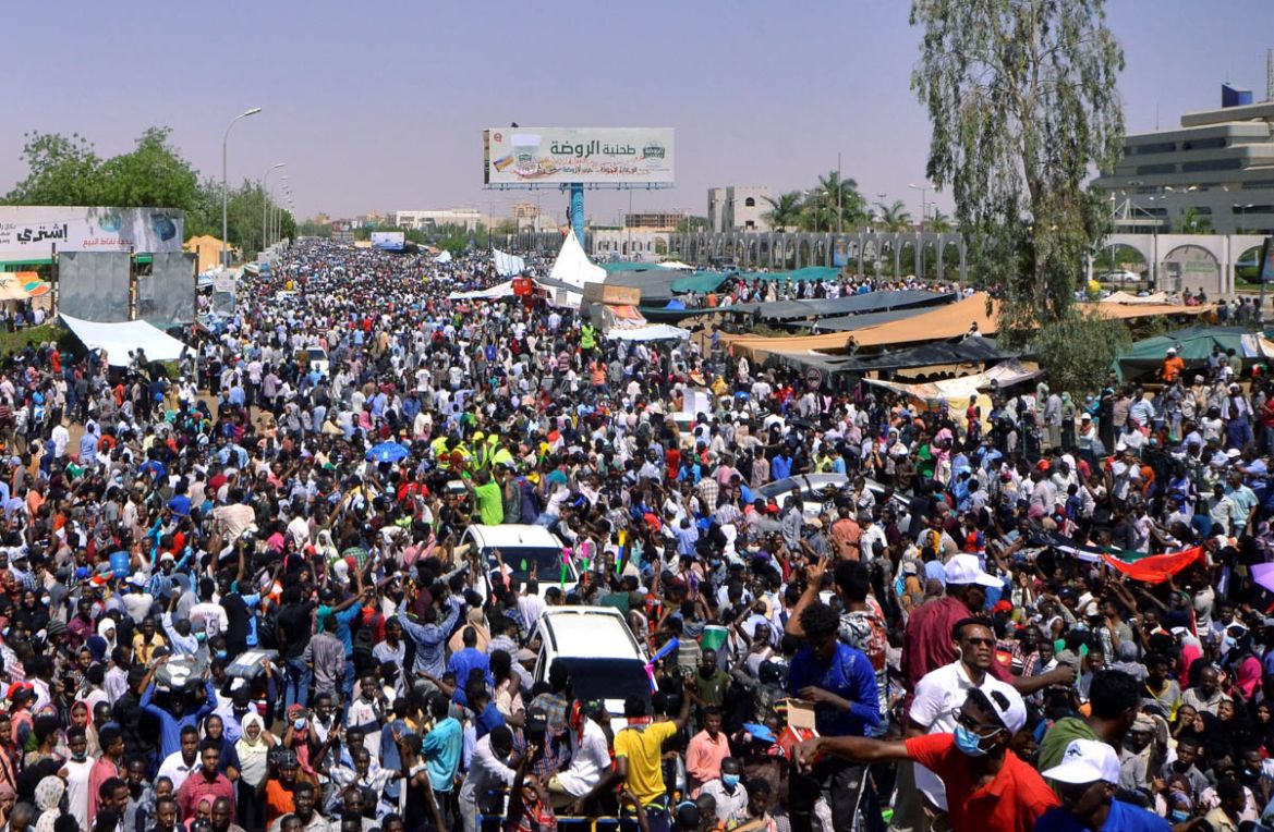 Sudanese demonstrators chant slogans during a protest demanding Sudanese President Omar Al-Bashir to step down outside the defence ministry in Khartoum, April 8. REUTERS/Stringer