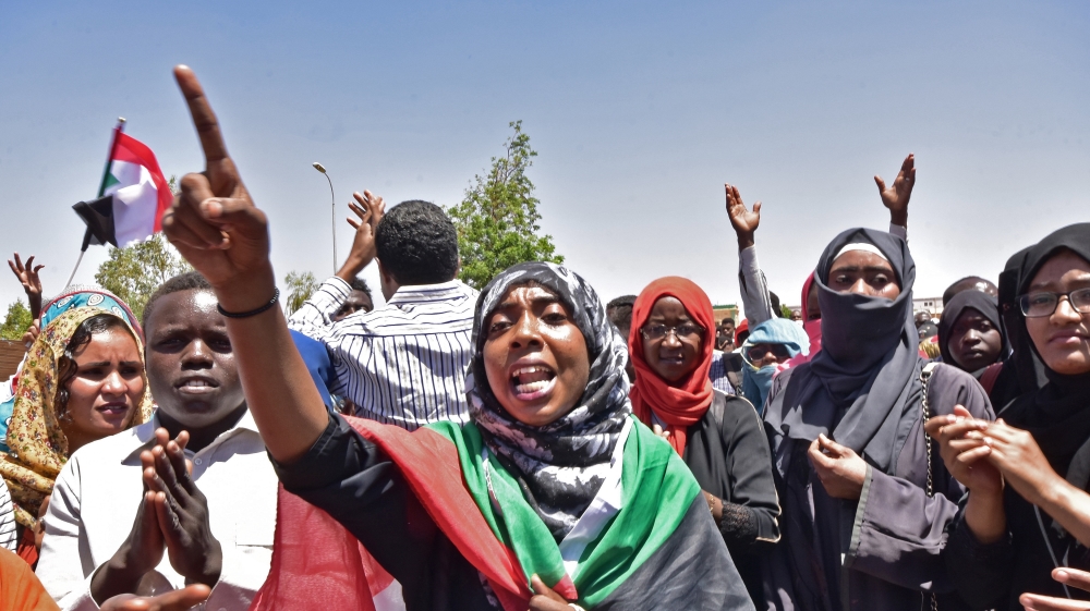 Sudanese demonstrators gather near the military headquarters in the capital Khartoum [Ahmed Mustafa/AFP]