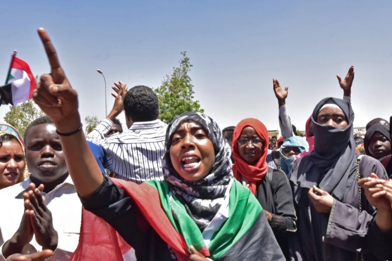 Sudanese demonstrators gather near the military headquarters in the capital Khartoum on April 15, 2019