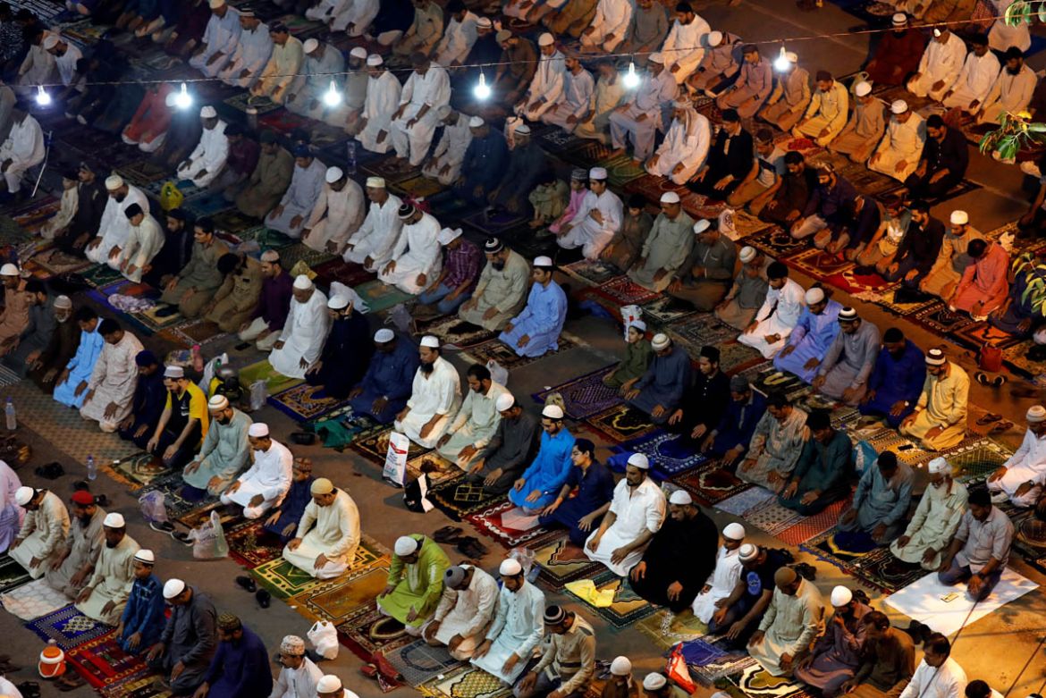 Pakistani Muslims attend an evening mass prayer session called "tarawih" to mark the fasting month of Ramadan, along the road in Karachi, Pakistan, May 6, 2019. REUTERS/Akhtar Soomro TPX IMAGES OF THE