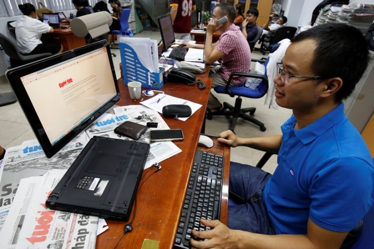 A journalist shows the banned online edition of Tuoi Tre newspaper at the newspaper''s office in Hanoi, Vietnam July 17, 2018. REUTERS/Kham