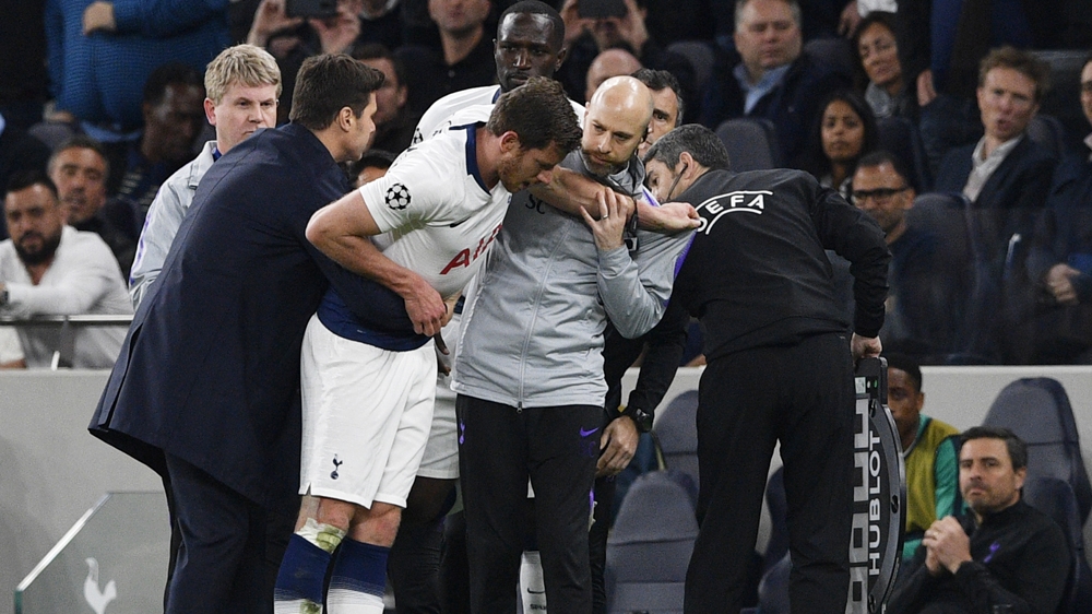 Vertonghen was helped off the pitch [Neil Hall/EPA]