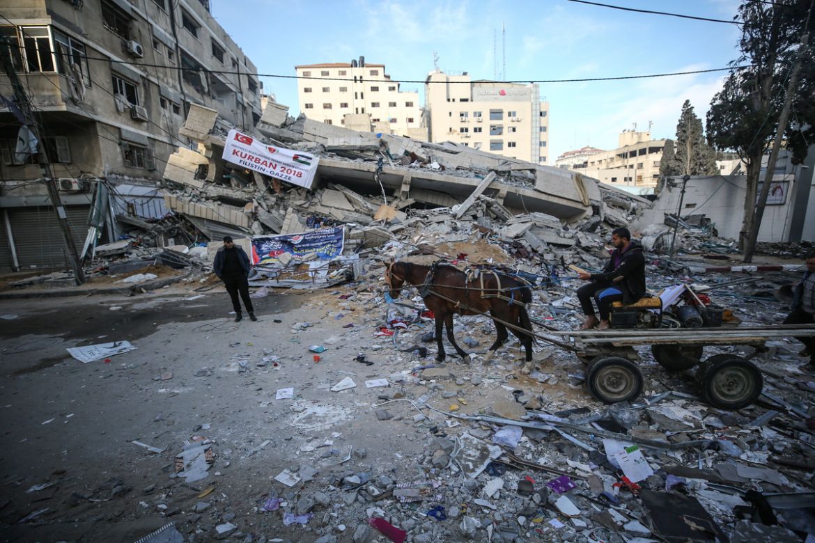Palestinians inspect the totally destroyed Haznedar apartment after Israeli army carried out airstrikes after Er-Rimal neighborhood of Gaza City, Gaza on May 5, 2019. (Photo by Mustafa Hassona/Anadolu