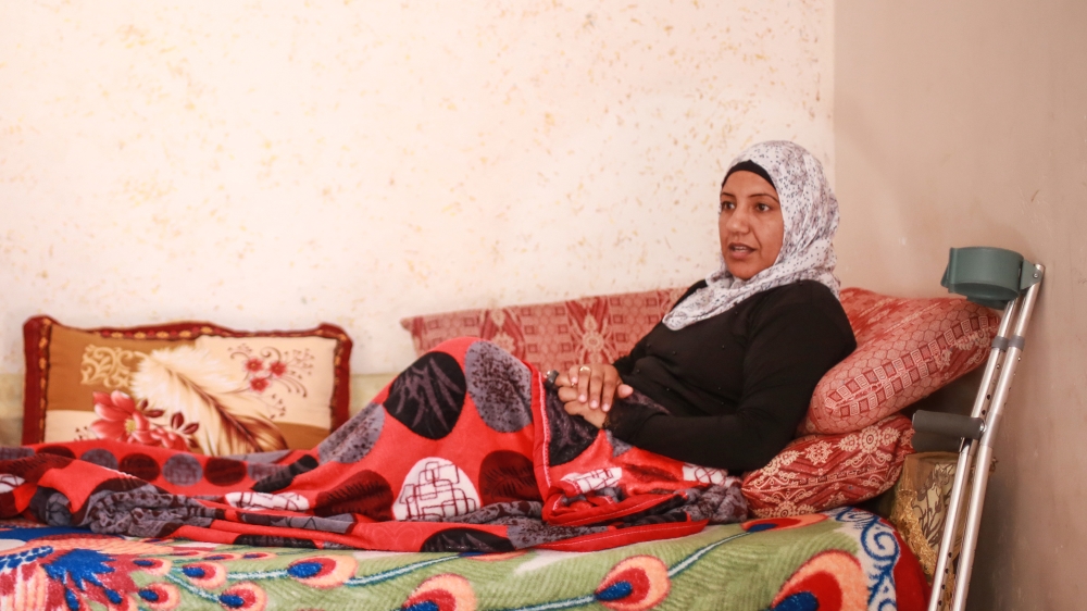 Dawlat Hamadeen cannot resume work in her salon due to her injury [Bashir Taleb/Al Jazeera]
