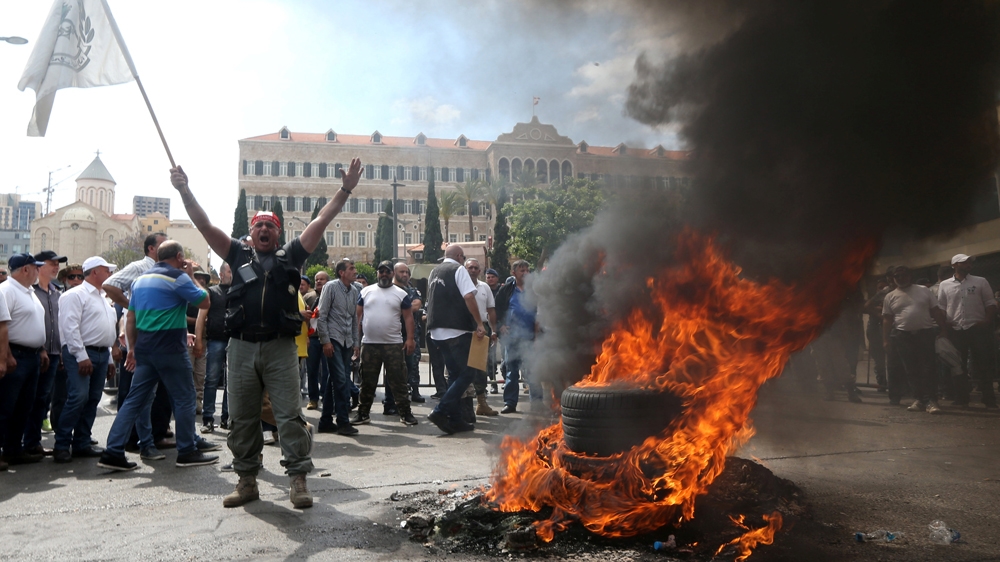 Veterans burned tyres outside the government headquarters in Beirut [Mohamed Azakir/Reuters]