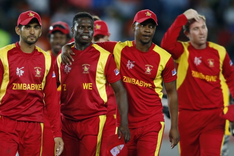 Zimbabwe''s cricketers leave the field after losing their Cricket World Cup match against India at Eden Park in Auckland, March 14, 2015. REUTERS/Nigel Marple (NEW ZEALAND - Tags: SPORT CRICKET)
