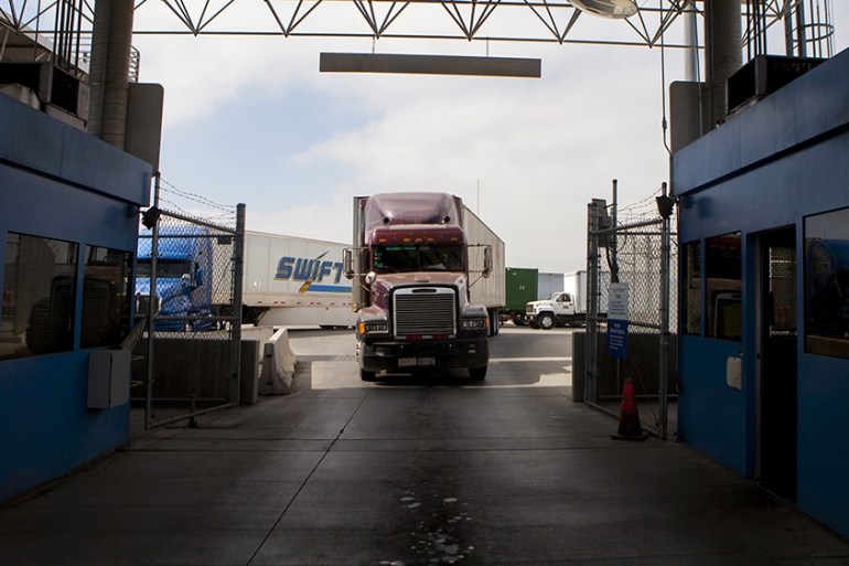 BBG US-MEXICO TRADE: Trucks at the border