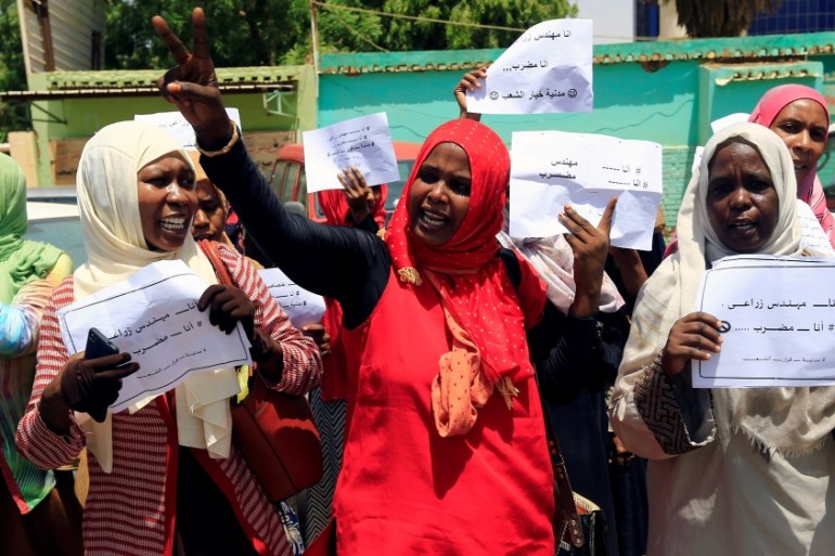 Members of Sudan''s alliance of opposition and protest groups chant slogans outside Sudan''s Central Bank