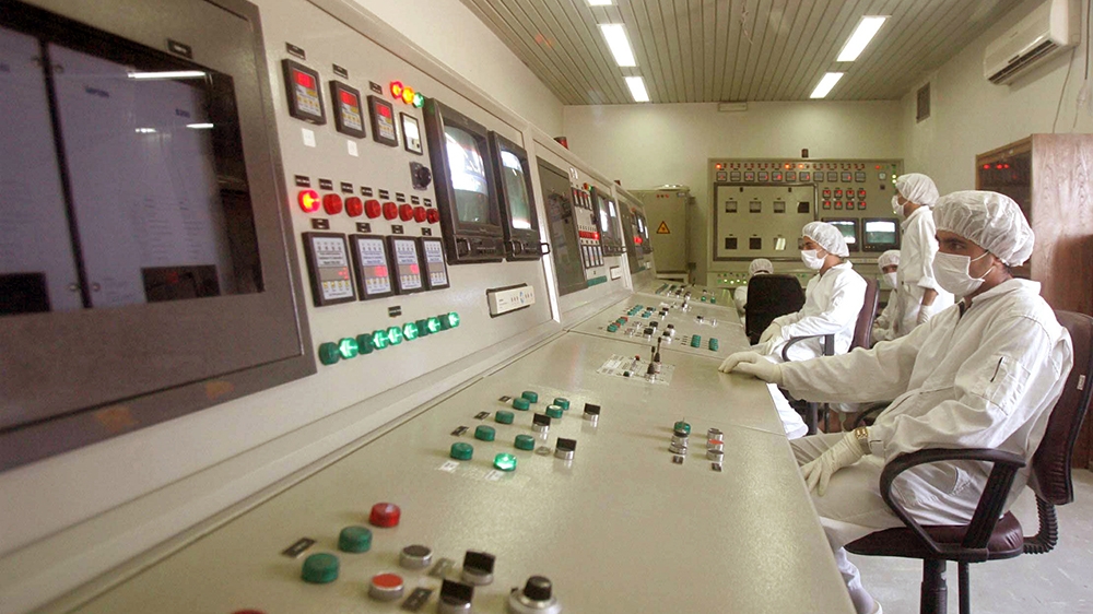 Technicians of Iran''s Atomic Energy Organisation in a control room supervise resumption of activities at the Uranium Conversion Facility in Isfahan, 420 km (261 miles) [south of Tehran] August 8, 2005