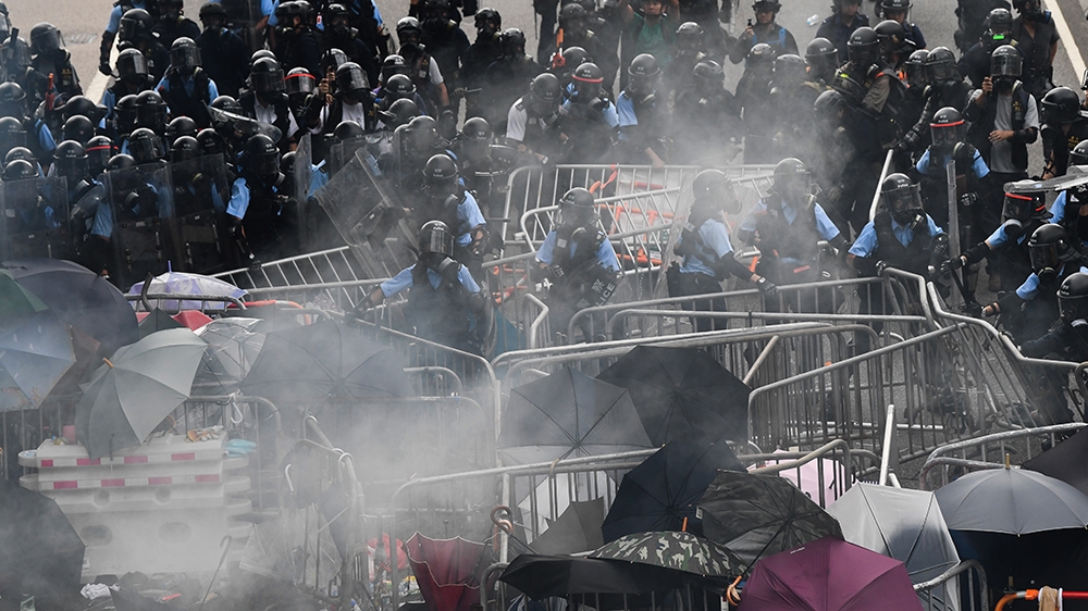 Police clash with protesters during a demonstration outside the government headquarters in Hong Kong on June 12, 2019. - Violent clashes broke out in Hong Kong on June 12 as police tried to stop prote