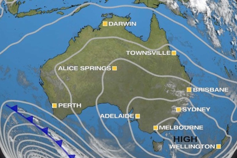 High pressure keeping cold conditions over Australia