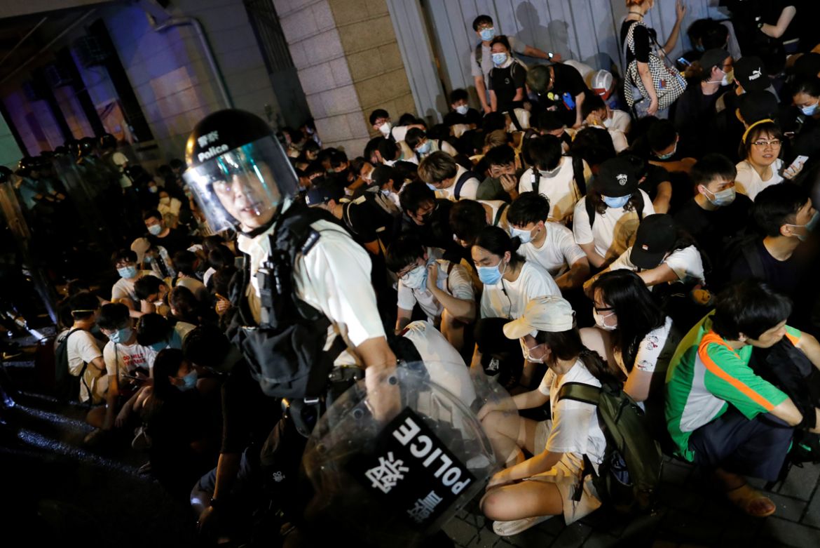 Riot police detains demonstrators during a protest to demand authorities scrap a proposed extradition bill with China, in Hong Kong, China June 10, 2019. REUTERS/Tyrone Siu -