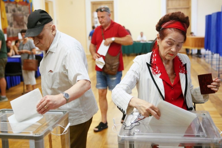 Voters cast their ballots at a polling station during Ukraine''s parliamentary election in Kiev