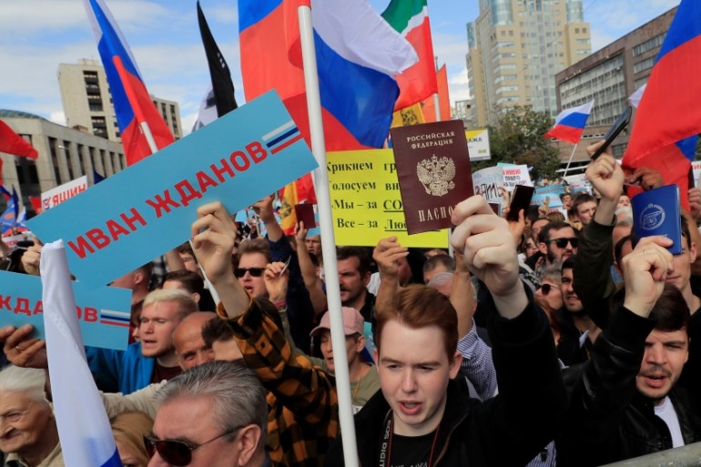 People take part in a rally in support of independent candidates for elections to the capital''s regional parliament in Moscow