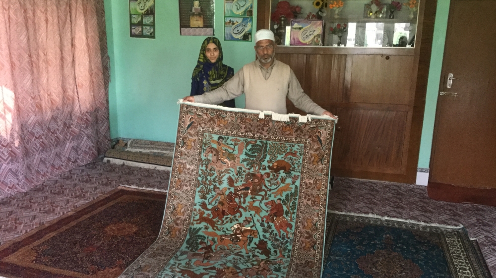 Kashmir carpet maker