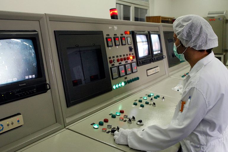 A technician works in the control room at the uranium conversion facility in Isfahan, 450 km south of Tehran, February 3, 2007. Six envoys representing the Non-Aligned Movement of developing nations v
