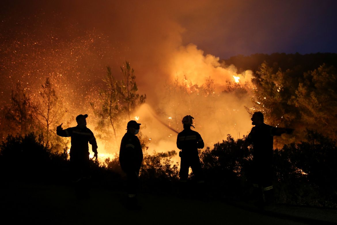 Firefighters try to extinguish a wildfire burning near the village of Makrimalli on the island of Evia, Greece, August 13, 2019. REUTERS/Costas Baltas