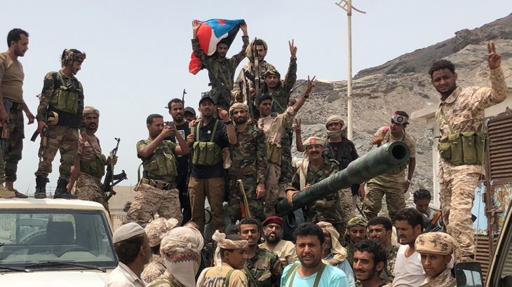 Yemeni supporters of the southern separatist movement pose for a picture in Khor Maksar, in the Yemeni southern port city of Aden on August 10, 2019. - Southern separatists in Yemen said on August 10