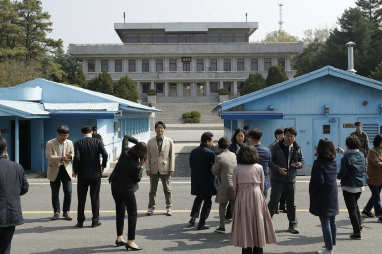 South Korean visitors at the DMZ