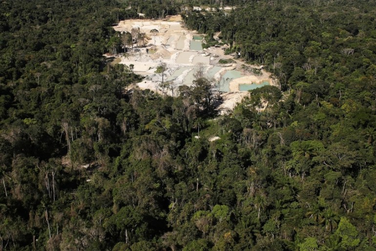 Brazil illegal wildcat gold mine