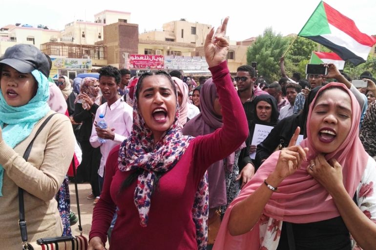 Sudanese protesters march during a demonstration in Bahri in the capital Khartoum''s northern district on August 1, 2019, called for by the Sudanese Professionals Association (SPA) to denounce the Al-