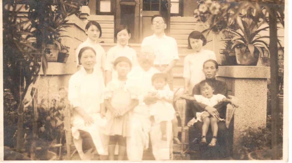 China econ 70 years Yu Shu and family