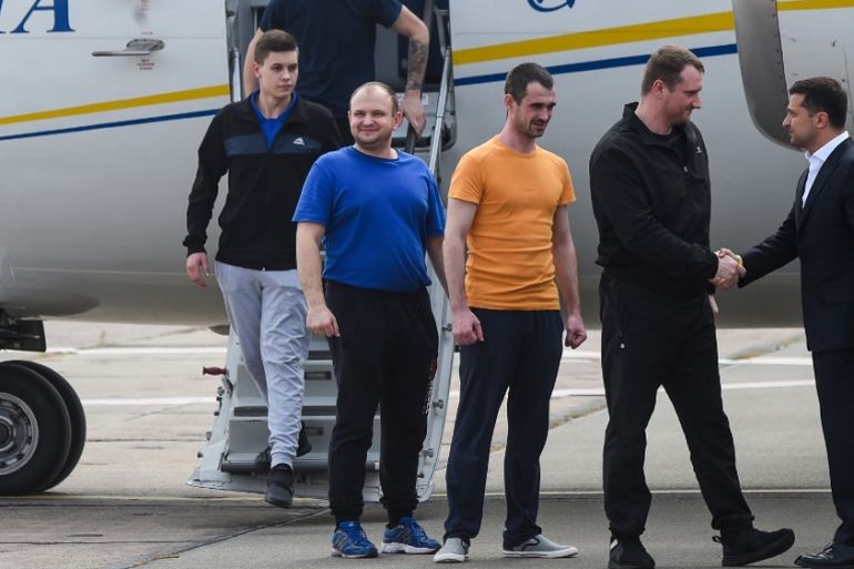 Ukraine prisoners greeted by Volodymyr Zelensky