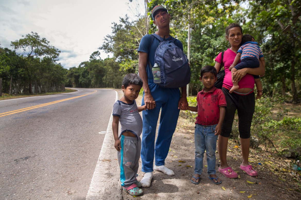 Dainer Garcia, his 7-month-pregnant wife and 4-, 3- and 1-year-old children left Aragua, Venezuela without a cent and are walking to Ecuador, carrying the kids along the way. "In Venezuela there isn''