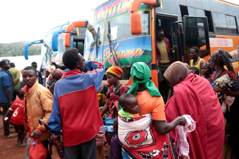 Burundian refugees get off from a bus which transported them from Tanzania to neighbouring Burundi, as part of a repartition program in Burundi