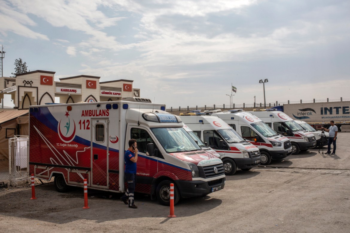 Ambulances and medics on standby at the Karkamis border crossing in case of medical emergencies