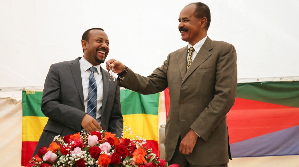 Eritrea's President Isaias Afwerki receives a key from Ethiopia's Prime Minister Abiy Ahmed