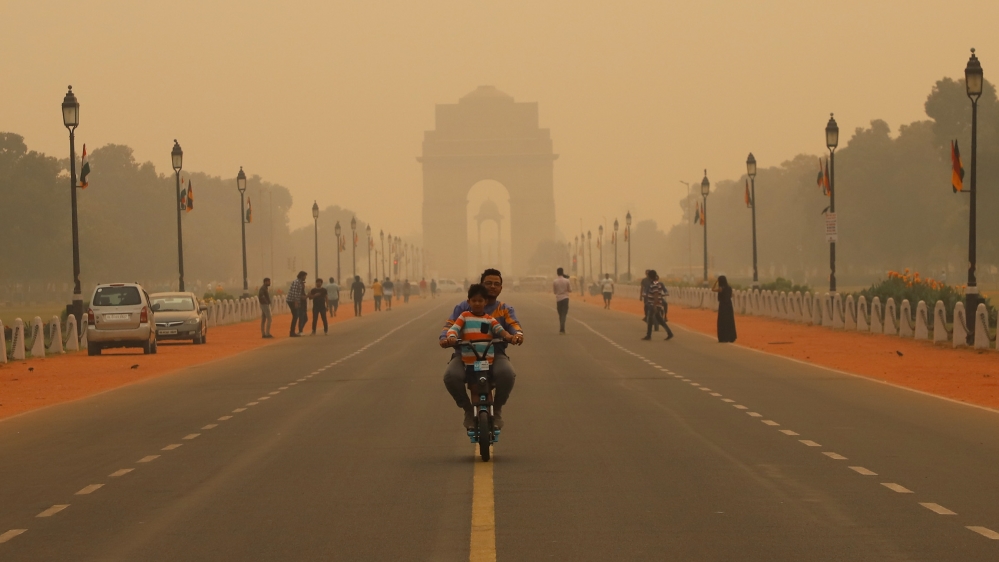 People walk near India Gatr on a smoggy morning in New Delhi on 02 November 2019 (Photo by Nasir Kachroo/NurPhoto via Getty Images)