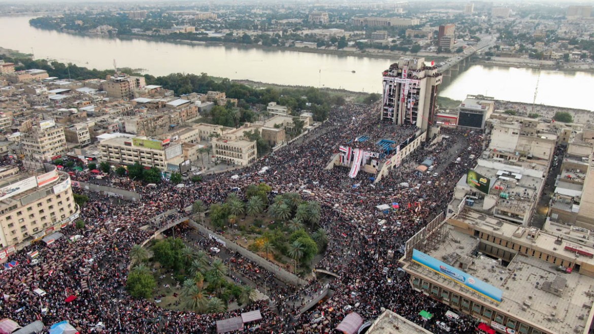 An aerial view shows Iraqi protesters gathering at Baghdad''s Tahrir square near al-Jumhuriya bridge which leads to the high-security Green Zone across the Tigris River, during ongoing anti-government
