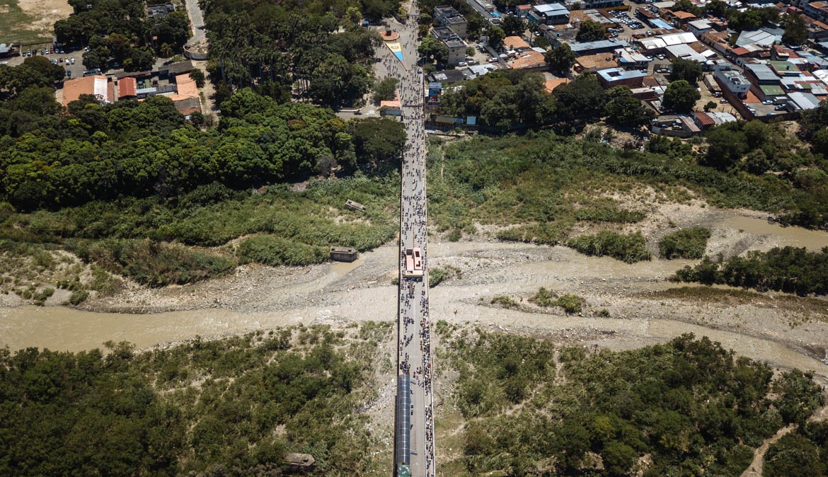 Venezuelans cross the Puente Internacional Simón Bolívar, the busiest border point between Venezuela and Colombia’s Department of Norte de Santander. Approximately 50,000 Venezuelans cross into Colomb