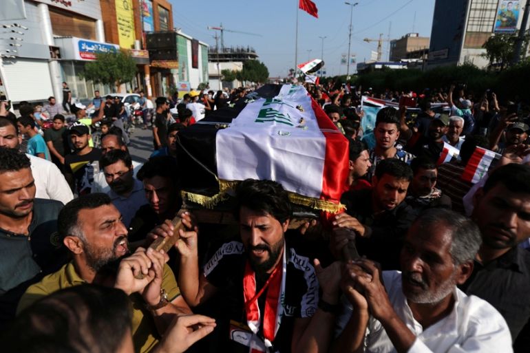 Iraqi mourners carry the coffin of a demonstrator who was killed at anti-government protests, during a funeral, in the holy city of Kerbala, Iraq November 4, 2019. REUTERS/Abdullah Dhiaa al-Deen