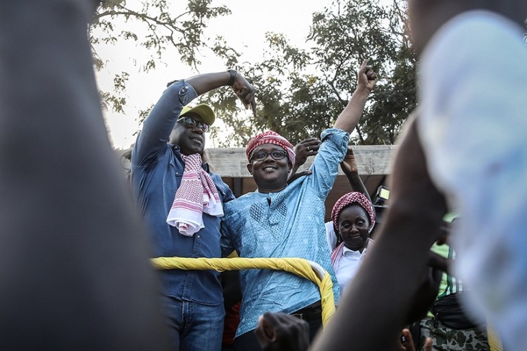 Former head of the Guinean Government and presidential candidate supported by the Movement for Democratic Alternation (Madem- G15), Idrissa Djalo (C) during a rally in Bissau, Guinea-Bissau, 19 Novemb