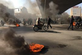 Iranian protesters rally amid burning tires during a demonstration against an increase in gasoline prices, in the central city of Isfahan on November 16, 2019. - One person was killed and others injur