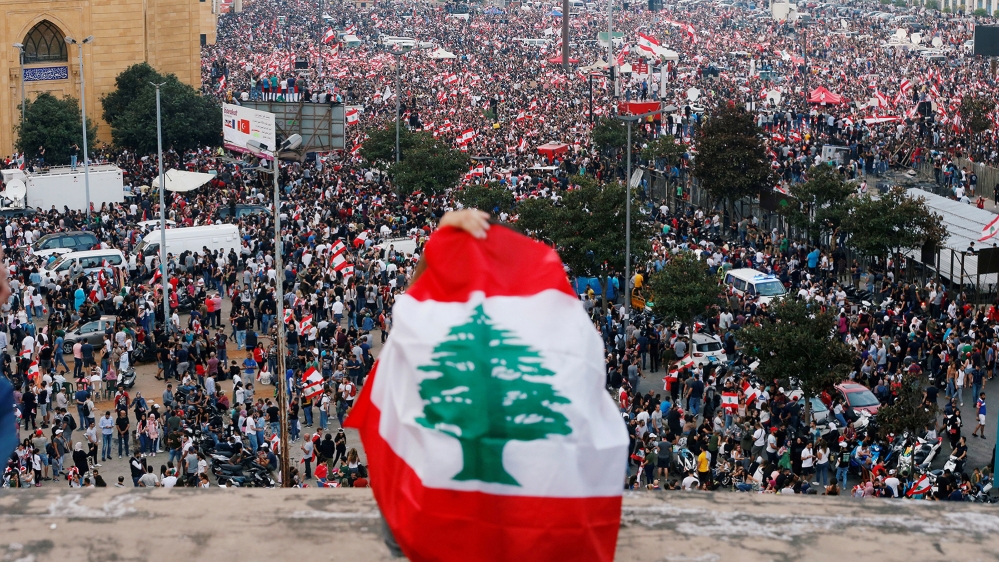 A general view of demonstrators during an anti-government protest in downtown Beirut, Lebanon October 20, 2019. REUTERS/Mohamed Azakir TPX IMAGES OF THE DAY
