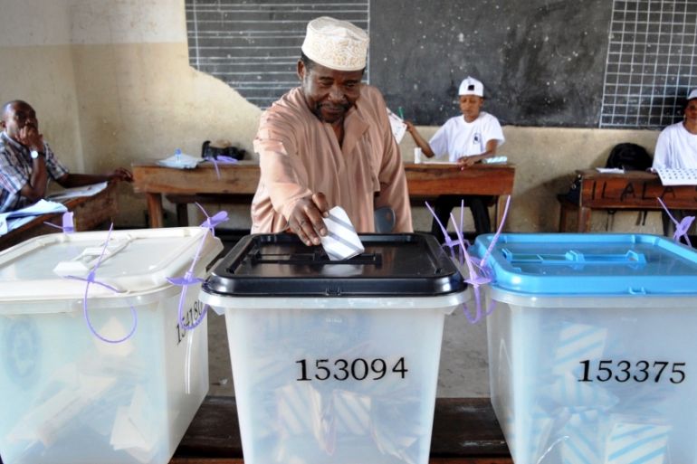 A man casts his ballot at a polling station during the presidential and parliamentary election in Ilala polling station, Dar es Salaam, Tanzania, October 25, 2015