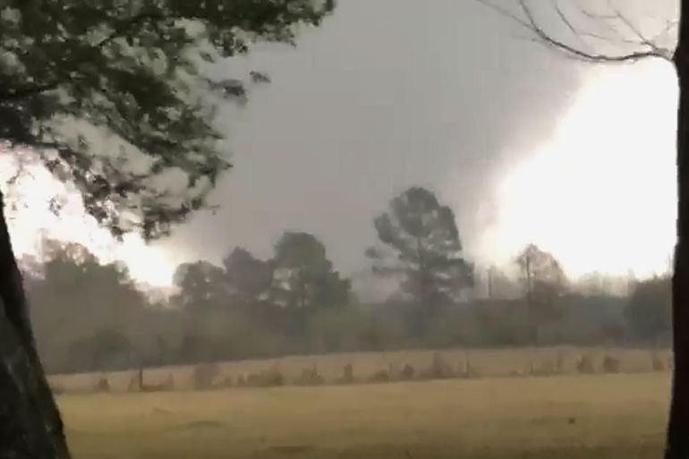 Deadly tornadoes plough through the southern U.S.