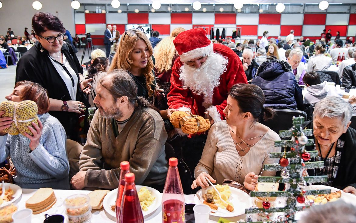 People attend a Christmas Eve party organized by Caritas for over 500 people - homeless, lonely, elderly, abandoned and disabled people in Lublin, Poland, 24 December 2019 EPA-EFE/WOJTEK JARGILO POL