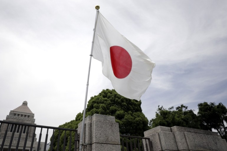 Japanese flag outside Diet building (Bloomberg)