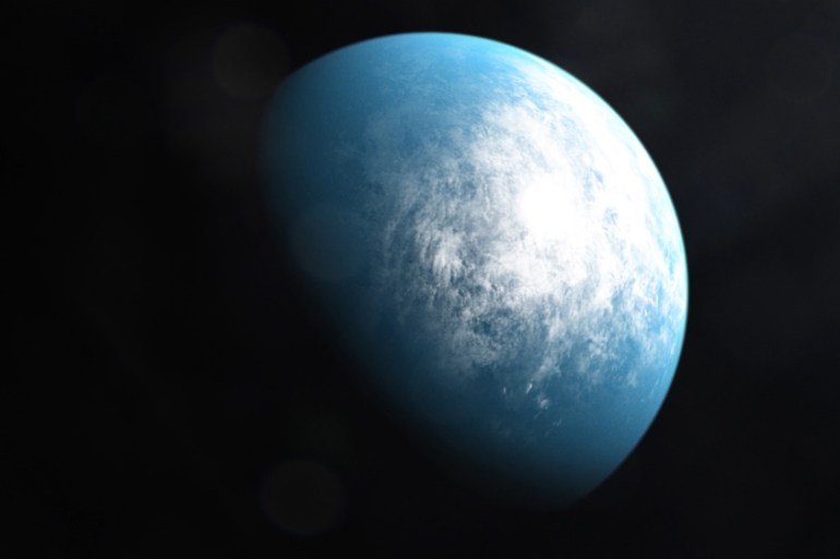 This handout image released on January 6, 2020 courtesy of NASA''s Goddard Space Flight Center shows an artists'' illustration of the planet TOI 700 d, the first Earth-size habitable-zone planet discove