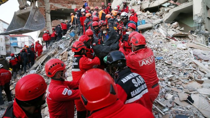 Rescue workers carry the body of an earthquake victim in Elazig, Turkey, January 25, 2020. REUTERS