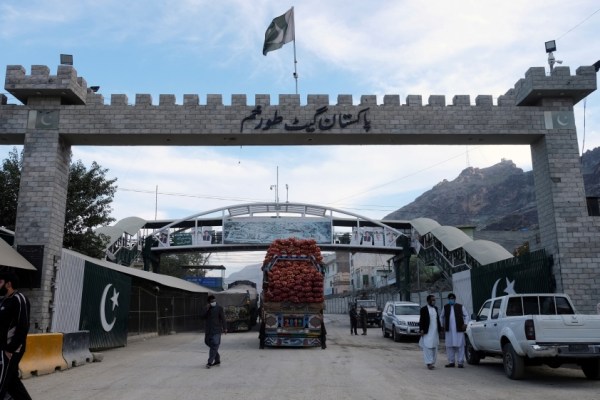 Главният граничен пункт между Афганистан и Пакистан беше затворен след размяна на огън между пазачи