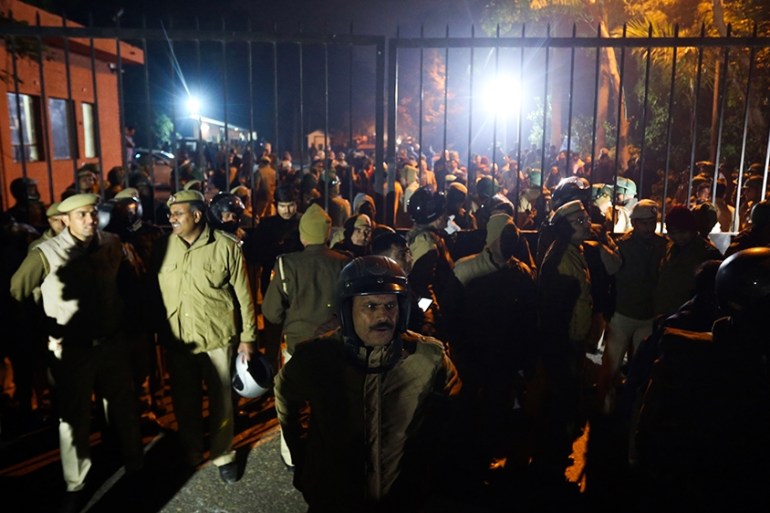 Police gather outside a gate of the Jawaharlal Nehru University (JNU) following alleged clashes between student groups in New Delhi on January 5, 2020. - At least 23 people were hurt at a prestigious