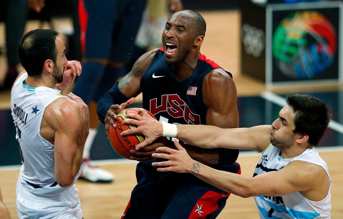 Kobe Bryant (C) of the U.S. goes between Argentina''s Manu Ginobili (L) and Argentina''s Facundo Campazzo during their men''s preliminary round Group A basketball match at the Basketball Arena during the