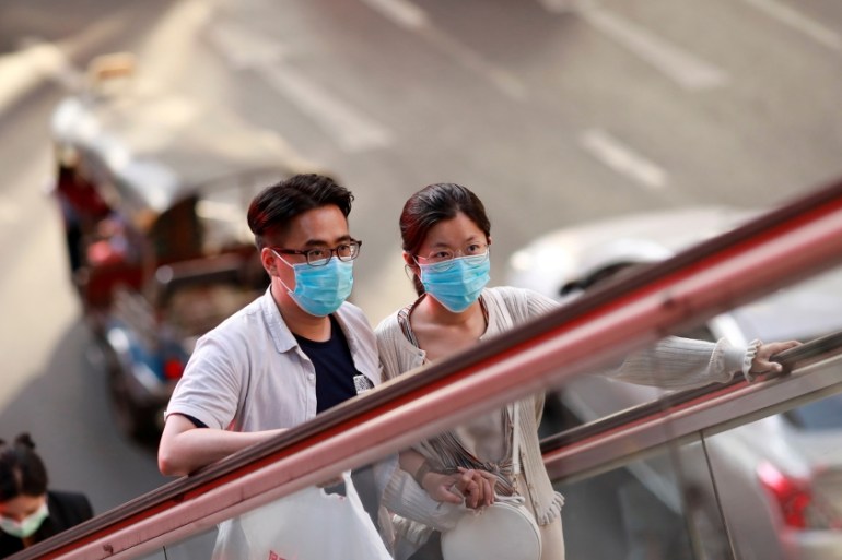 Poeple wear masks to prevent the spread of the new coronavirus at Bangkok, Thailand January 28, 2020. REUTERS/Soe Zeya Tun